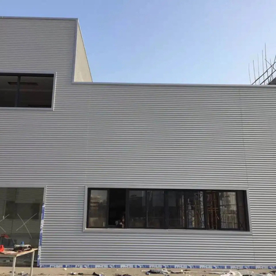 Q355B PU Portable Curtain Wall Aluminium Panel Wall 2.5mm Untuk Bangunan Luar Ruangan