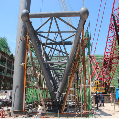 Struktur Truss Bentang Panjang 100m Gray Q345 Steel Tube Truss Di Instalasi Situs