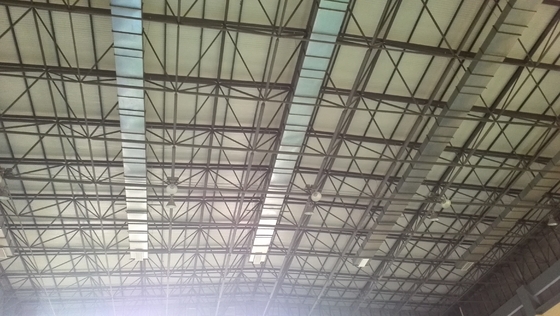 Atap baja untuk stadion Struktur yang kokoh dan ikonik untuk lingkungan penonton