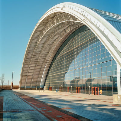 Struktur spasial baja untuk struktur gantung di ruang bioskop yang memaksimalkan ruang dan kualitas suara