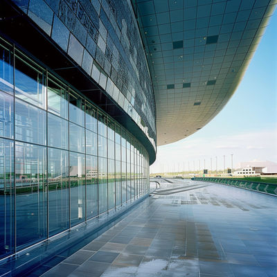 Struktur spasial baja untuk struktur gantung di ruang bioskop yang memaksimalkan ruang dan kualitas suara