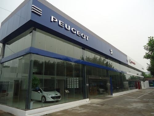 Steel Roof Truss Untuk Auto Trading Showroom Solusi Bangunan Bergaya Dan Kuat