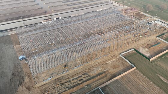 Struktur Atap Gudang Menggunakan Unsur Baja Prafabrikasi untuk Mencapai Perhimpunan dan Konstruksi yang Lebih Cepat di Fasilitas Logistik